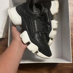 Givenchy Jaw Low 'Black'