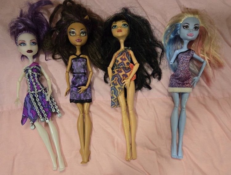 3 Monster High Dolls