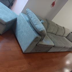 *Holiday Flash Sale!!!*---Floating Lima Fabric Sectional Sofa W/Ottoman---Now $699!!!---12/15-12/16 Only🤠