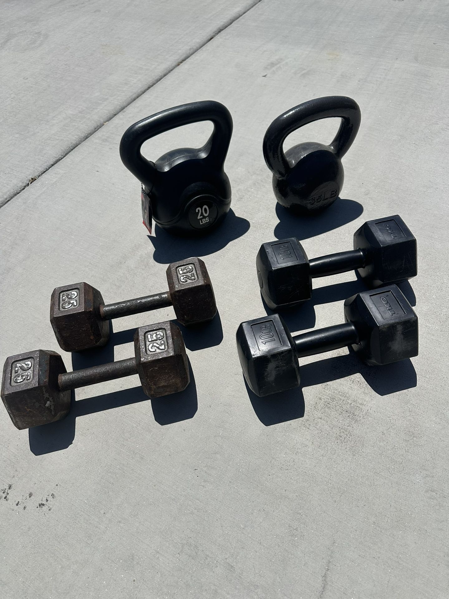 weight set dumbbells 10 lb, Cast Iron Hex 25lb, Kettlebells 20lb, 35lb
