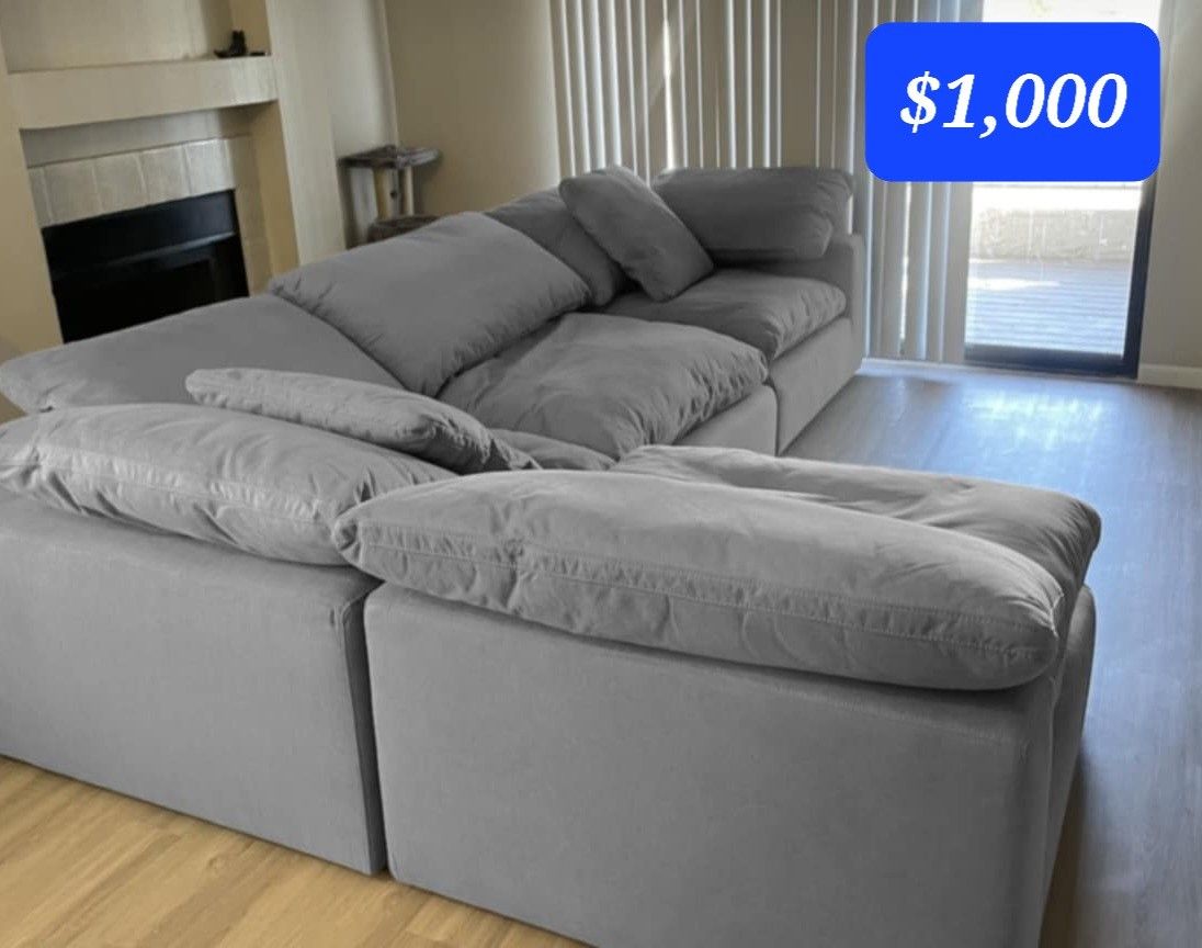 Cloud Dupe Modular 4 Piece Sectional Couch Bob's Furniture Like New Delivery Availabile