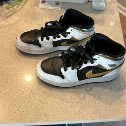 Air Jordan 1’s Size 5