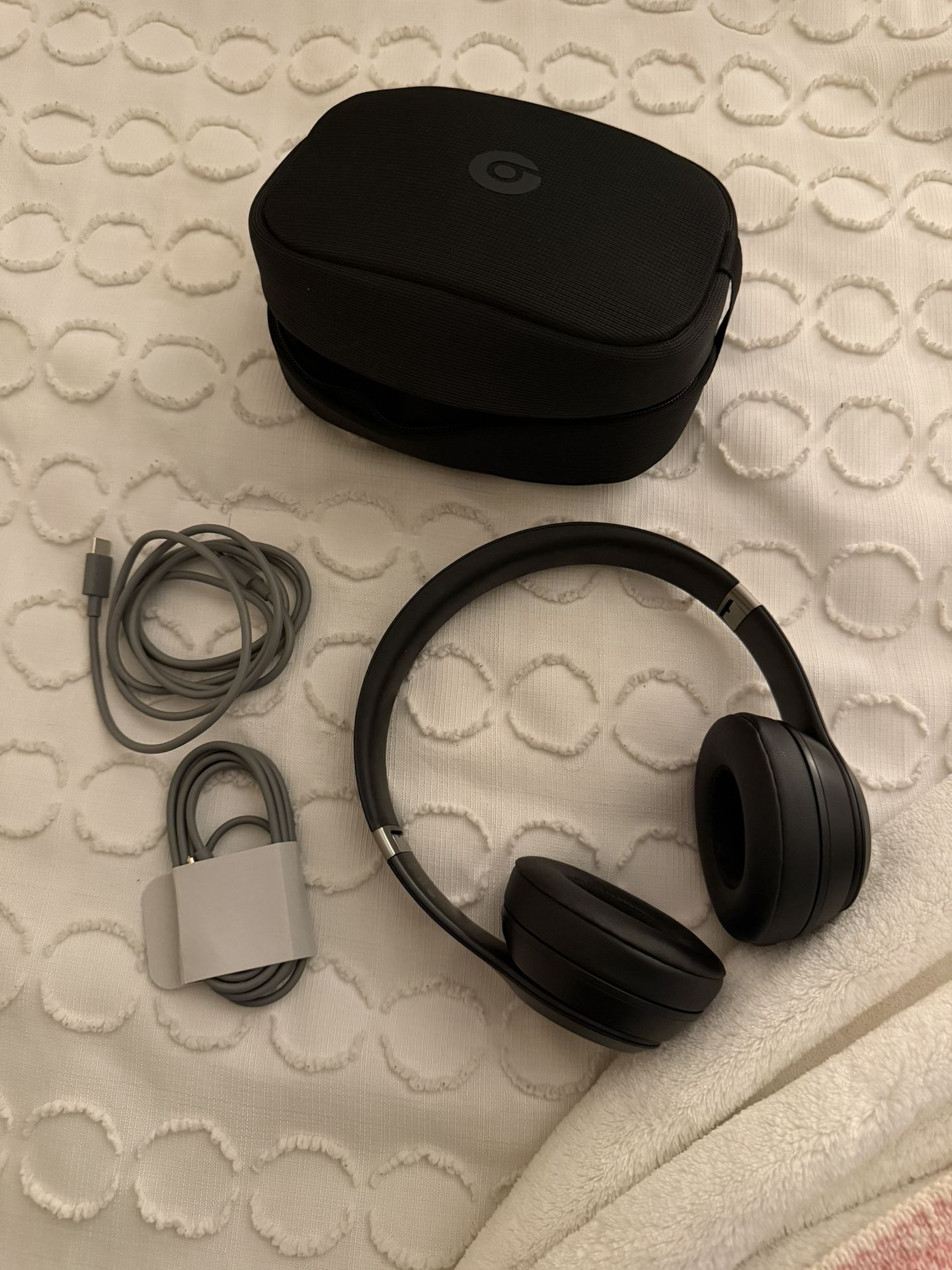 Beats solo 4- black