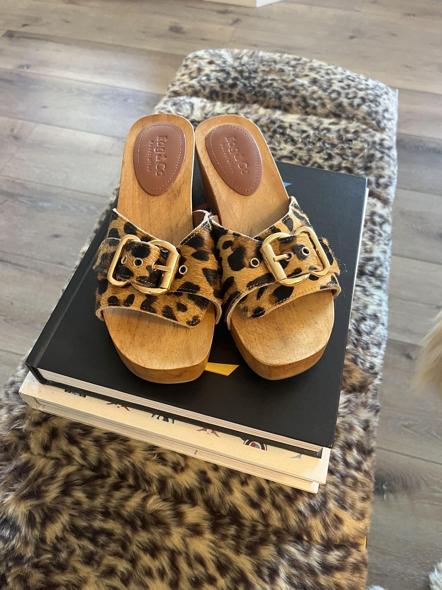 ✨⭐️🤎 Leopard Suede Clogs ✨⭐️🤎 7