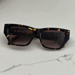 Brand new Quay Sunglasses
