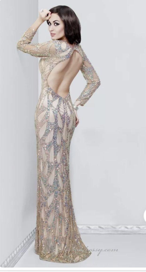 GORGEOUS NEW SIZE 2 CHAMPAGNE GOWN SIZE 2