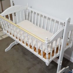 VINTAGE BASSINET 
