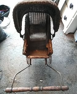 Vintage Lloyd loom baby doll carriage