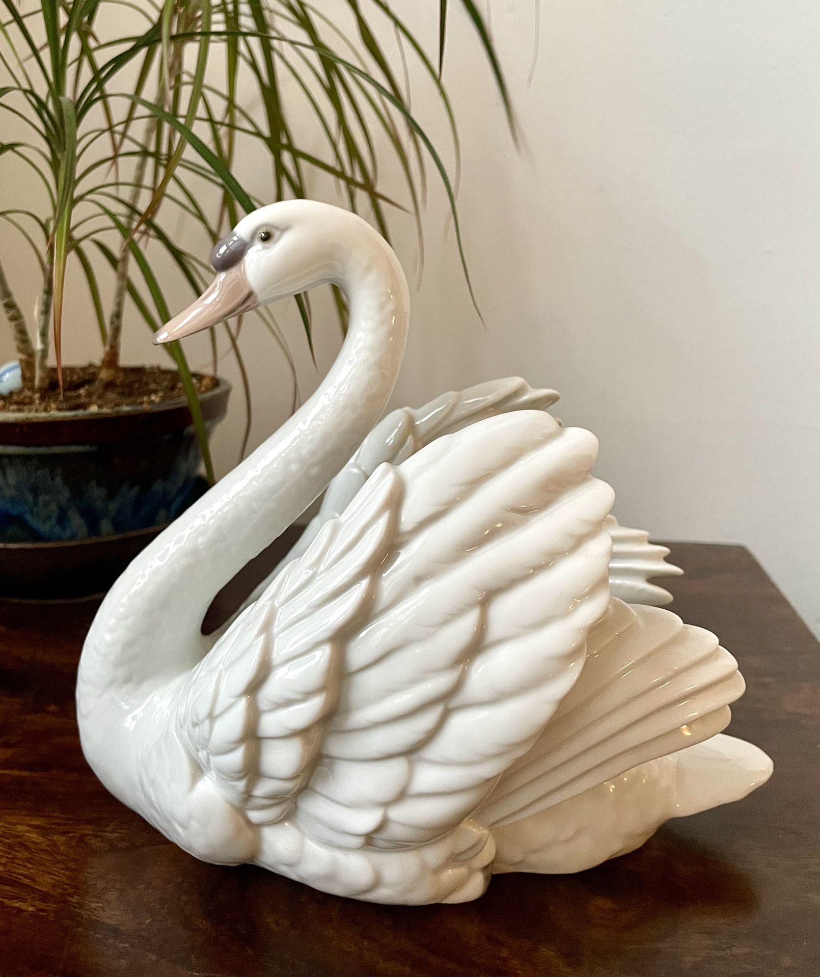 LLadro 5231 Porcelain White Swan Figurine Handmade in Spain