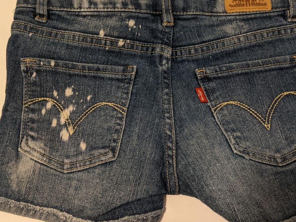Sz 8 Levi Shorts