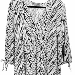 Black & White Printed V-Neck Tunic Top 🖤