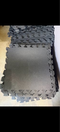 Interlocking foam gym tiles