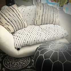 URBAN OUTFITTERS MORROCAN STYLE LOVESEAT