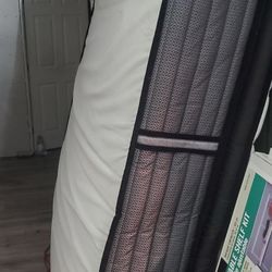 Queen Mattress Almost New NO Stains Clean 