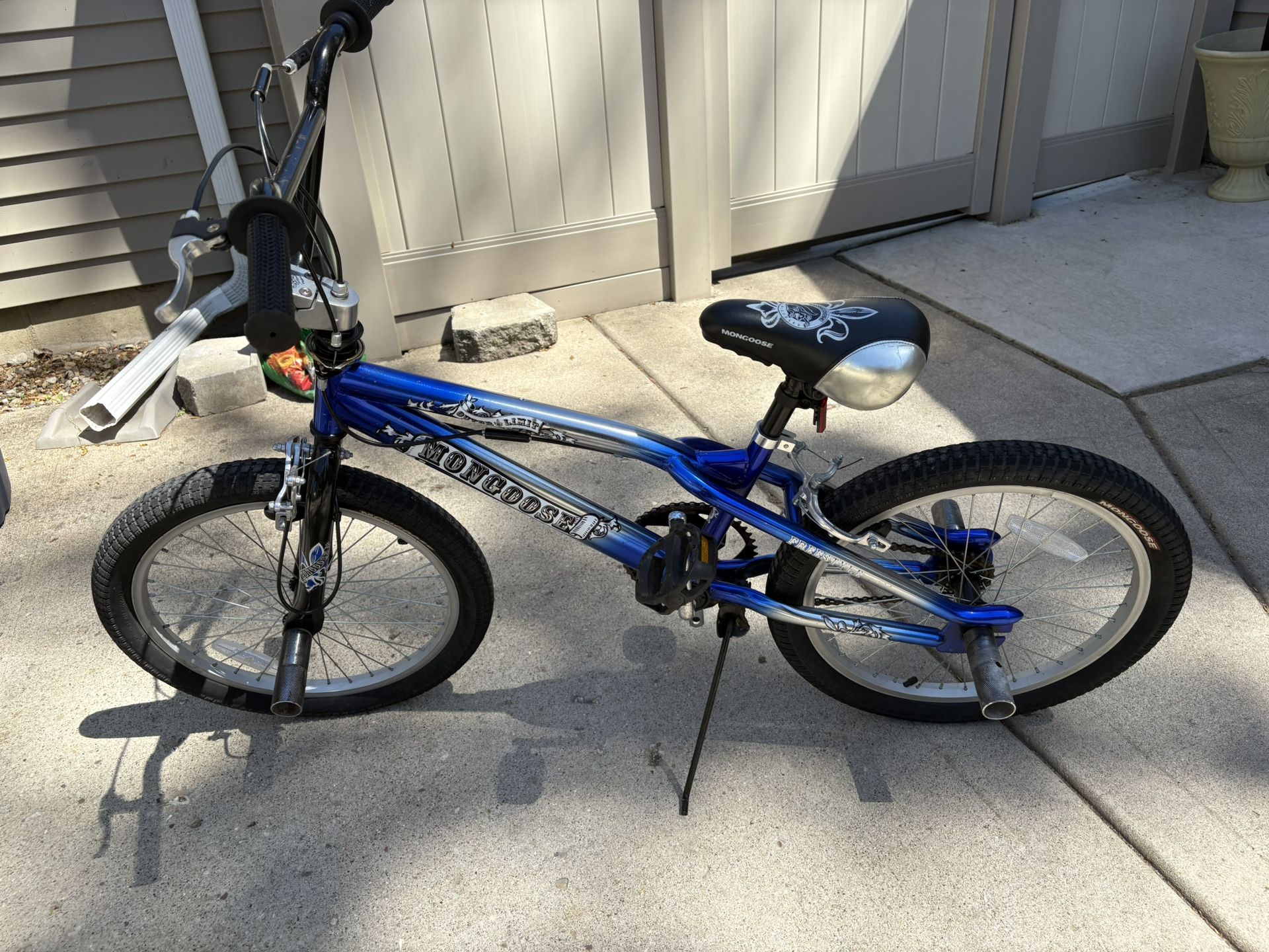20” Boys Freestyle Mongoose with Pegs