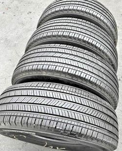 225 60 18 Michelin tires Con 80% de Vida Las 4