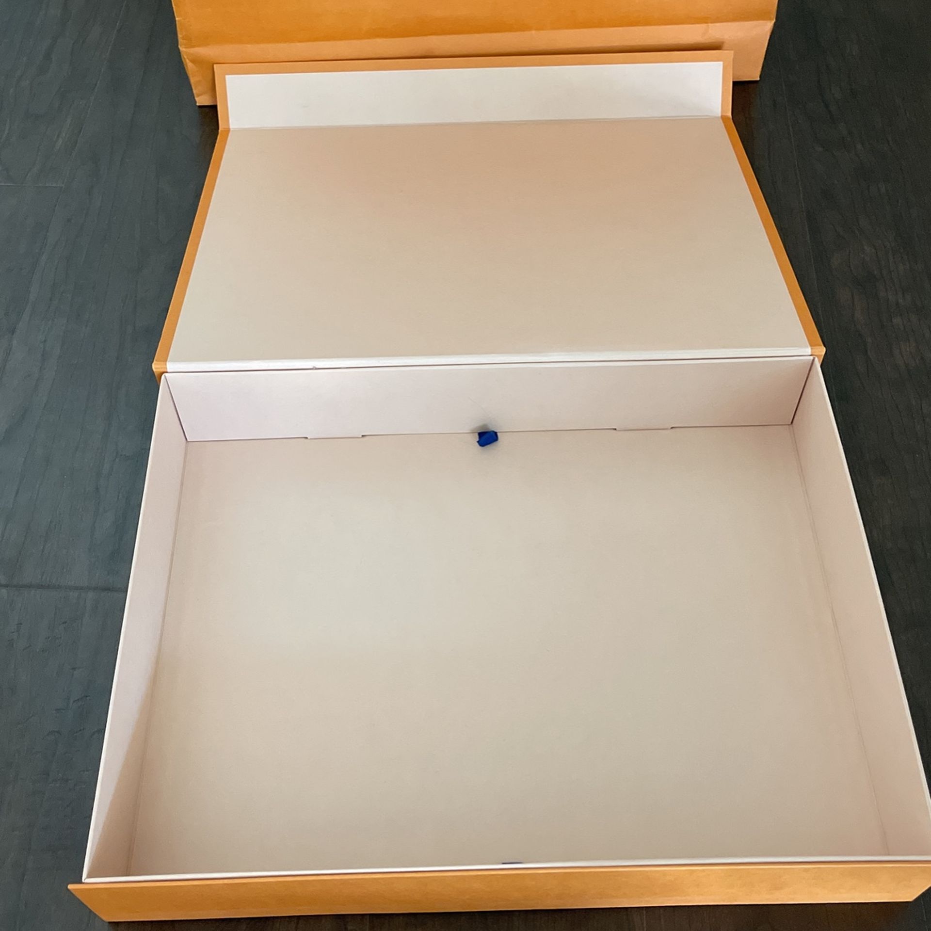 Empty LV Louis Vuitton Shoe Box for Sale in Palos Verdes Estates, CA -  OfferUp