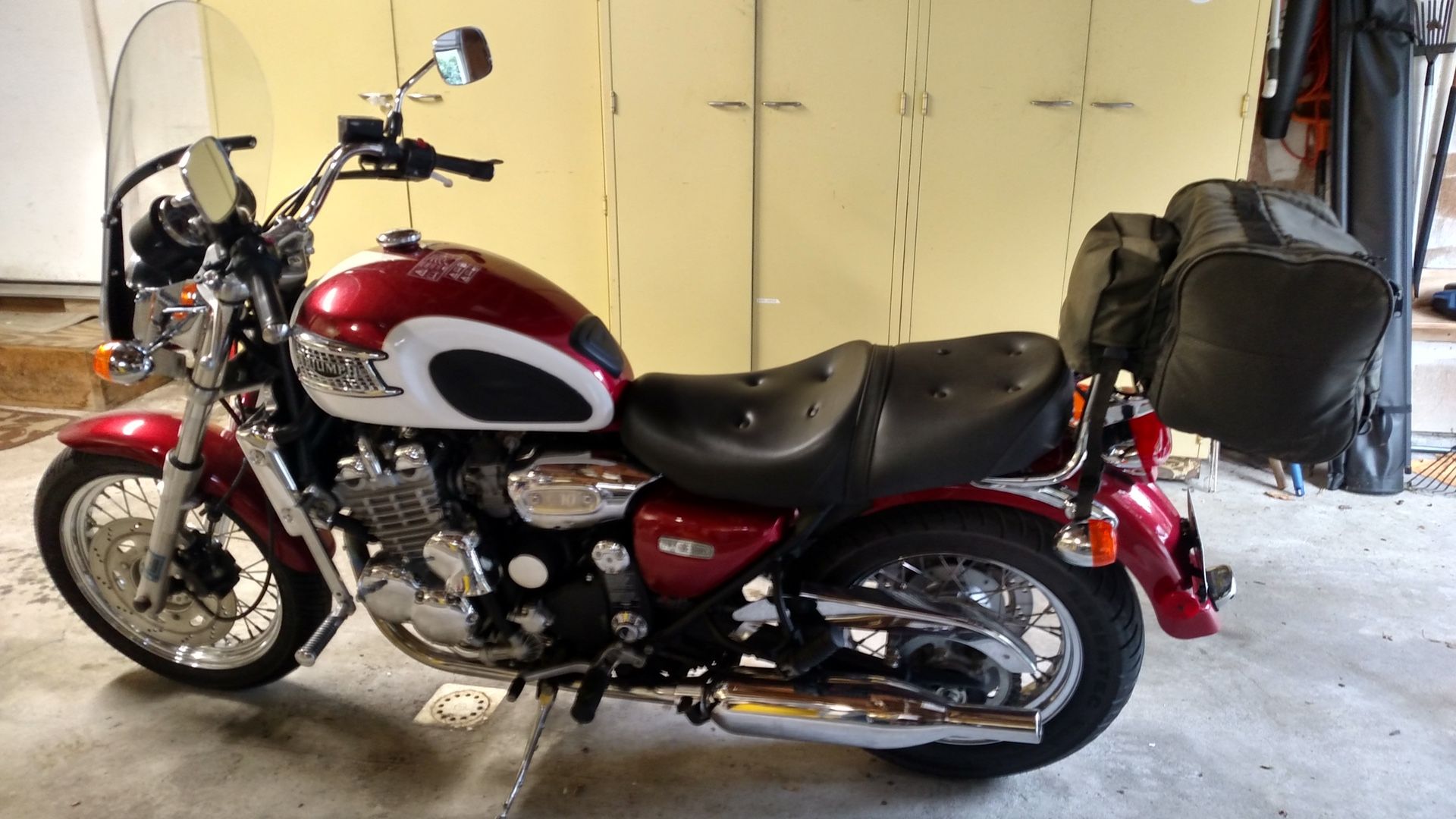 2002 Triumph Thunderbird 900 with only 9500 miles