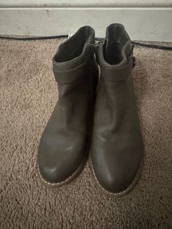 Girl brown boots size 2