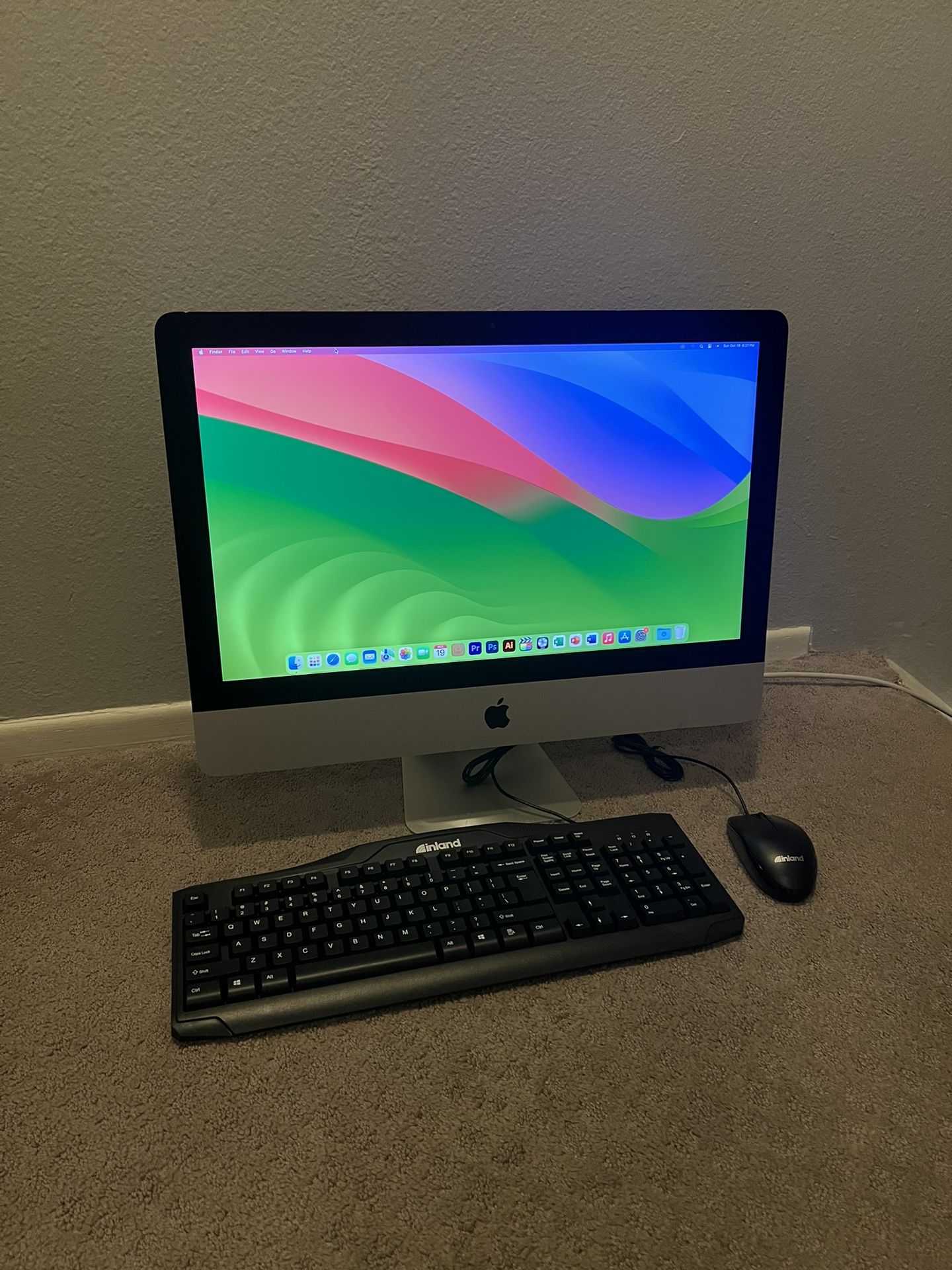 22" 4K Retina iMac Core i3 / 8GB RAM /256GB SSD- Loaded with Pro Software 2019 Model