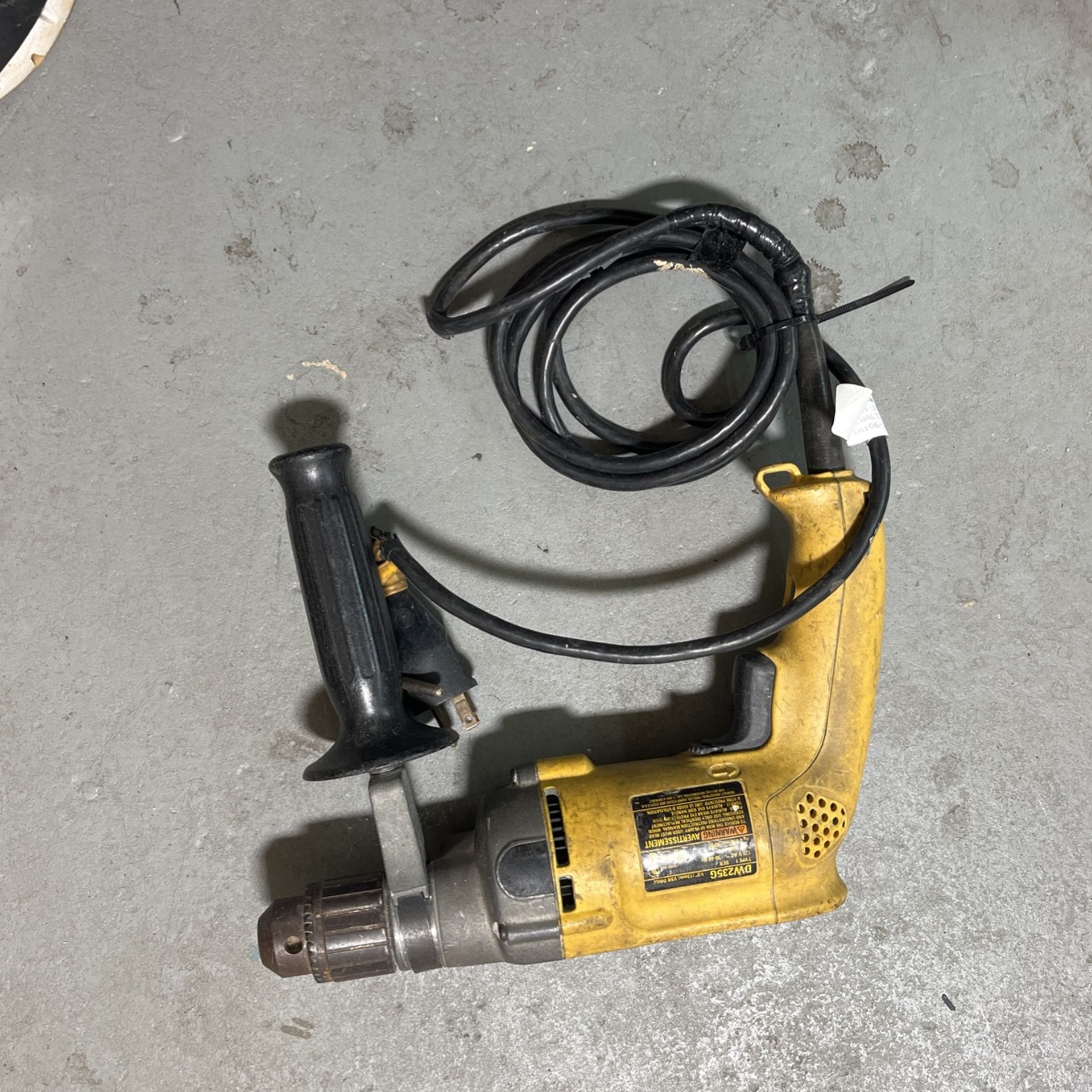 Nice - DEWALT DW235G Heavy Duty 1/2" Variable Speed Corded Drill -Yellow