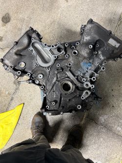 OEM Toyota 1UR-FE 4.6 V8 Timing Cover - Tundra / Sequoia / GX460