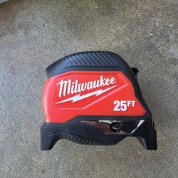 Milwaukee Tape Measure 25ft