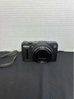 Nikon Coolpix S9700 W/ Carrying Case