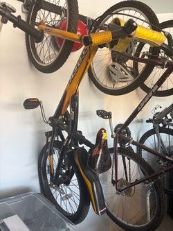 Yellow bike for 8-10 year old - free