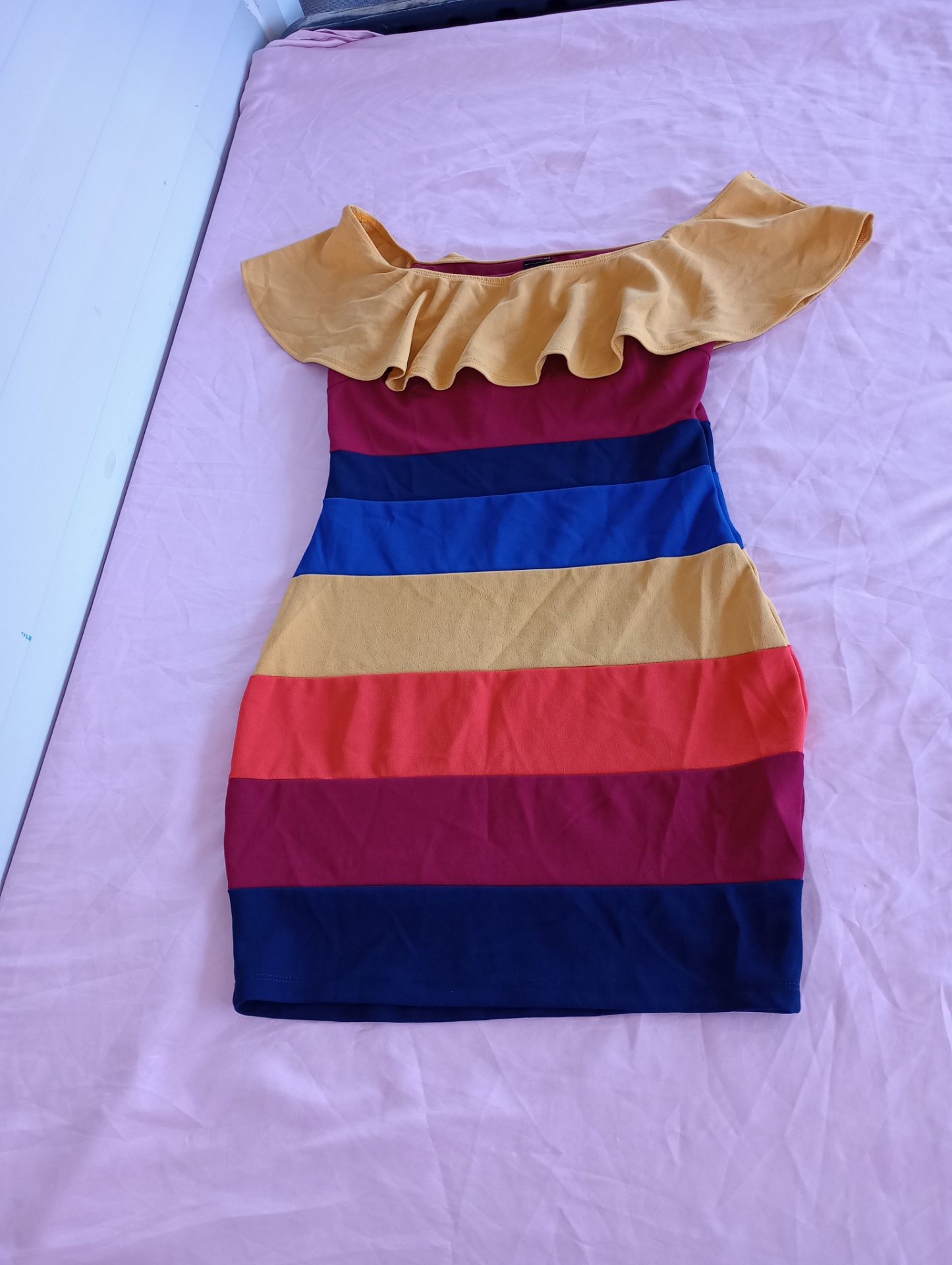 Privy multicolored off-the-shoulder bodycon dress sz. M