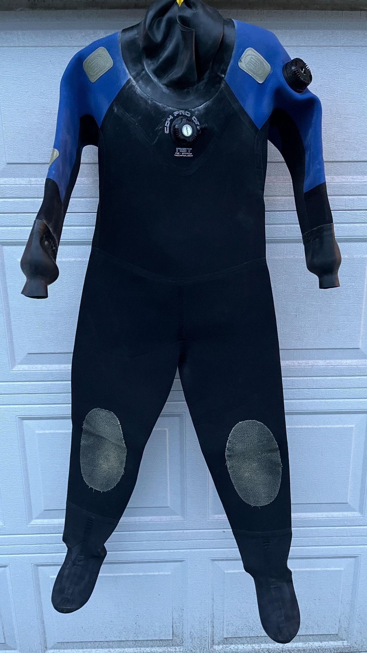 Bare CD4 neoprene scuba drysuit, size M (female) AND 4th element undergarment Great deal!