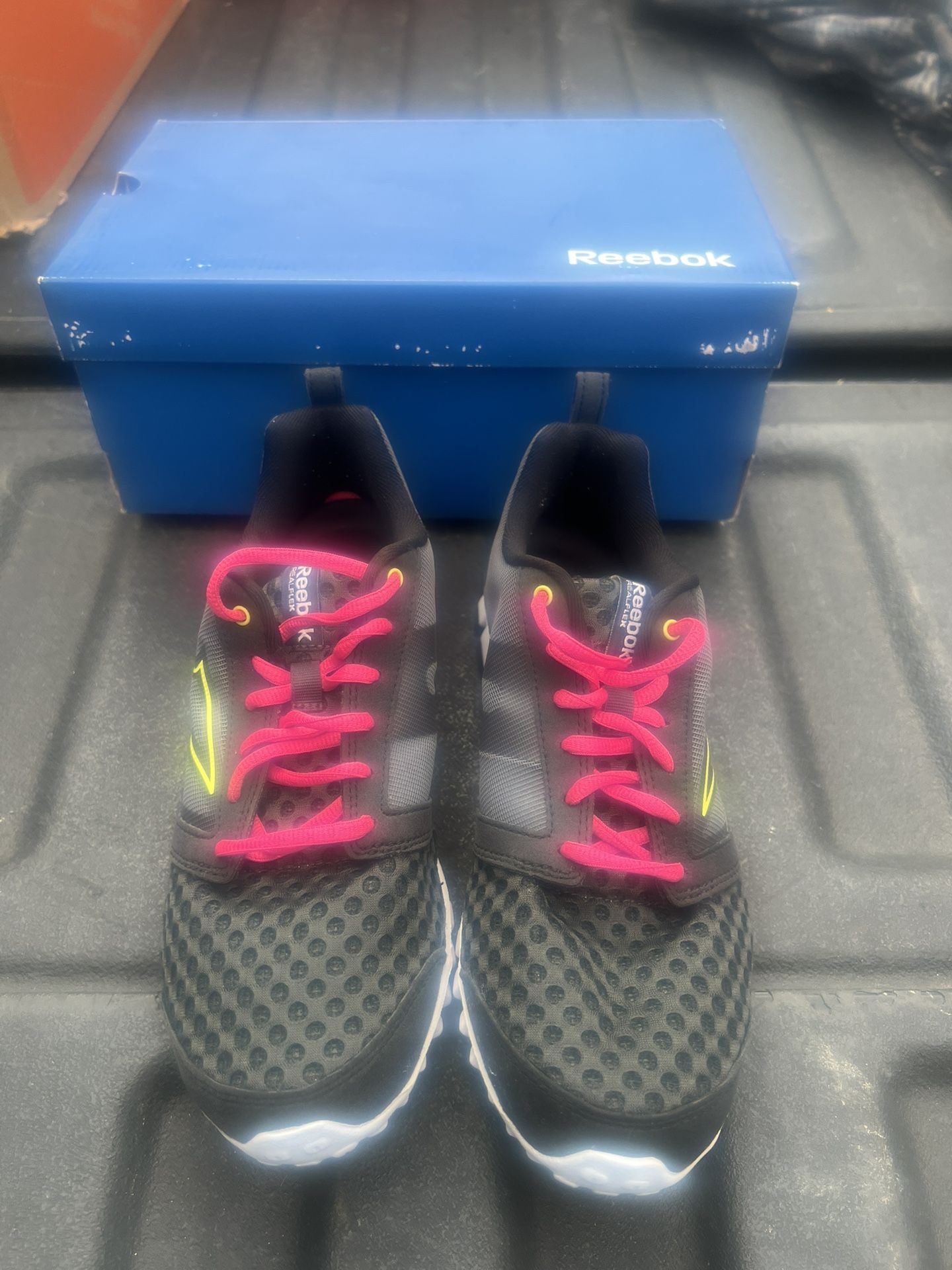 Reebok Sneakers Women's Size 8 Real Flex Scream 2.0 Running Shoes. New in box