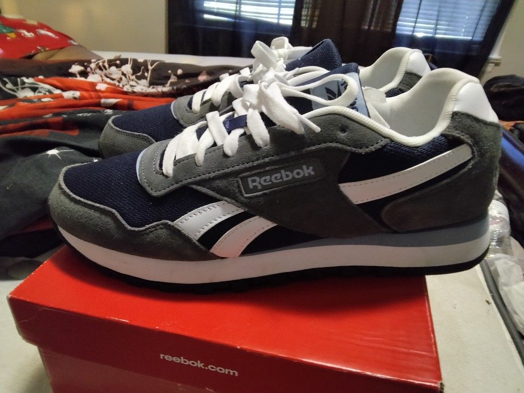 MEN REEBOX SNEAKERS SIZE 10.5