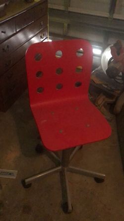 Office desk https://offerup.com/redirect/?o=Y2hhaXIuUmVk. In perfect conditions