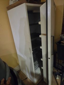 Upright freezer