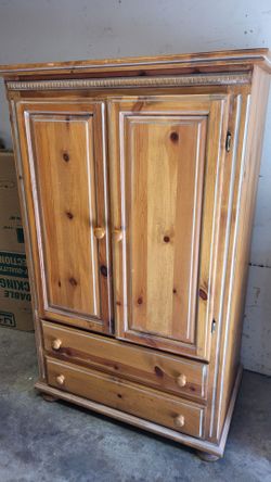 Free bedroom. TV cabinet