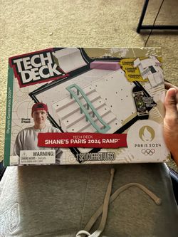 Tech deck ramp