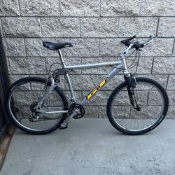 Mountain Bike Vintage 1996 GT LTS Full Suspension. Made in the USA! Ready to ride or a great addition for your bike collection. 24 speed! Shifts good!