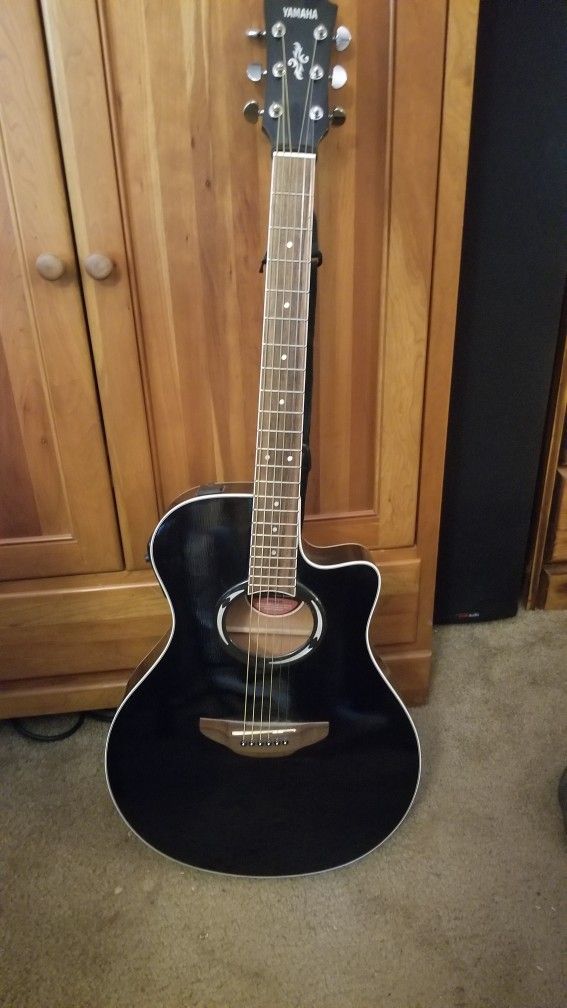 Yamaha APX 500 Electric Acoustic Guitar