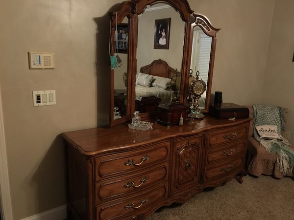 Bedroom 7 Piece Thomasville Camille For Sale In Bakersfield Ca Offerup
