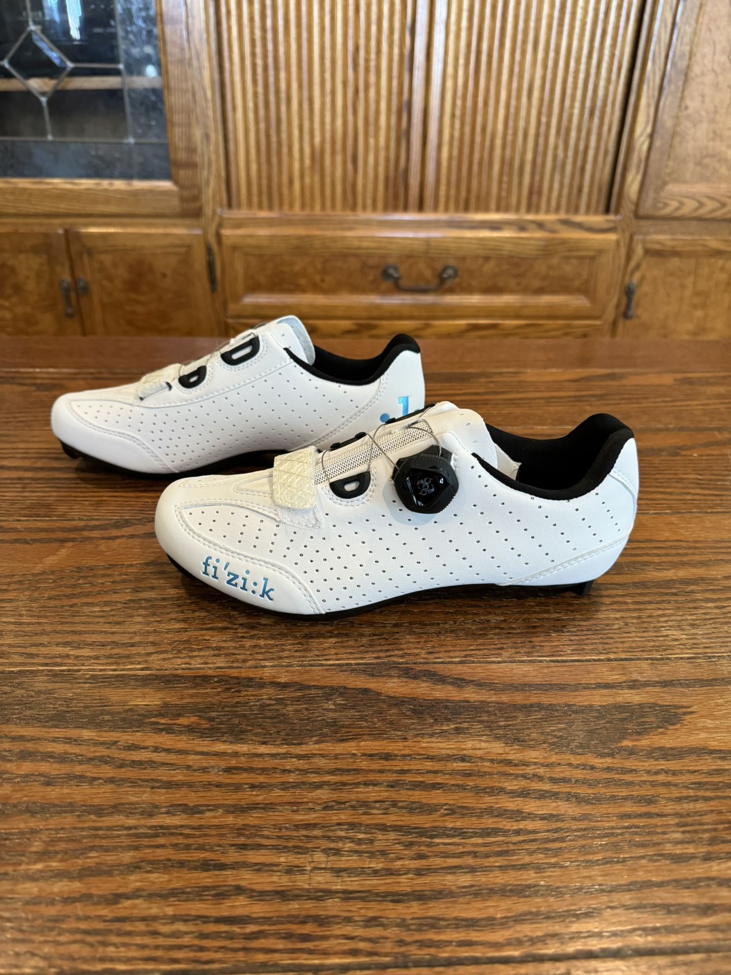 Fizik R3 BOA Woman Carbon Road Shoes size 5 3/4 Brand new