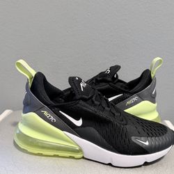 Nike Air MAX 270 Size 5Youth