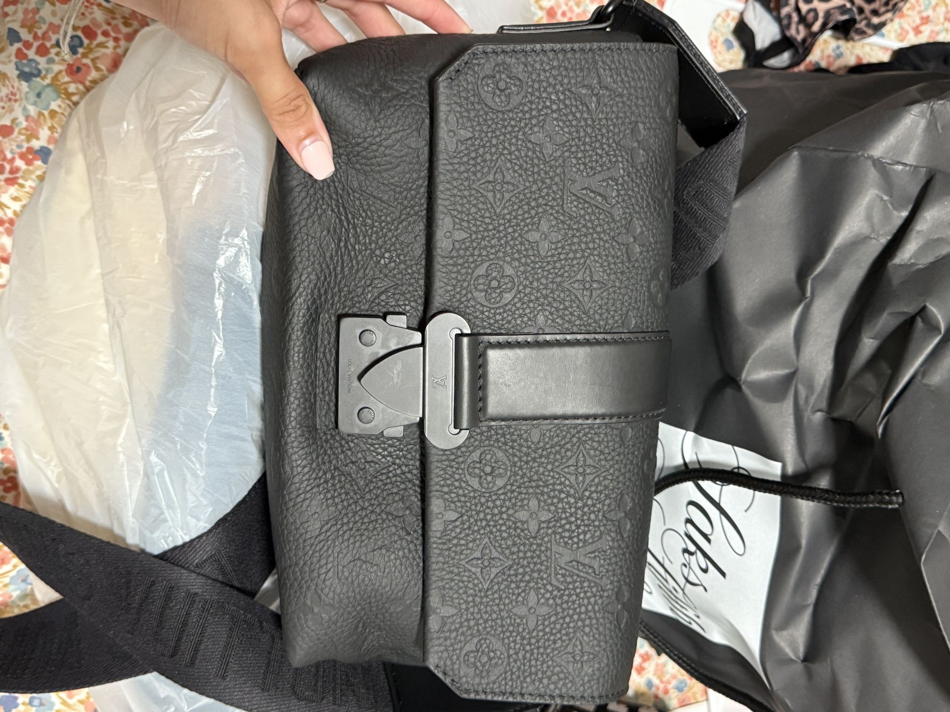 Louis Vuitton Unsiex Handbag