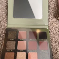New In The Box Eyeshadow Palette And Contour Palette 