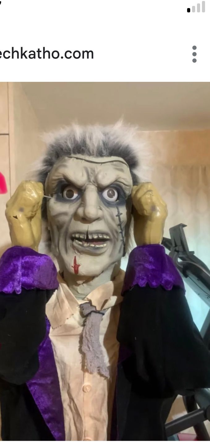 Halloween animatronic fully works rips off face to reveal a spooky face underneath the eyes move, and he lights up as well mouth move as w well saying