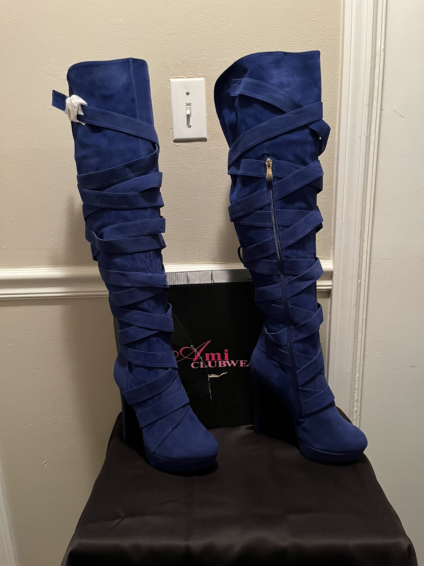 Ami Clubwear Elodie Suede Boots