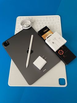 Apple IPad Pro 11” 2nd Generation (2020 Model / Face ID ) 256GB with Keyboard, pen & Accessories
