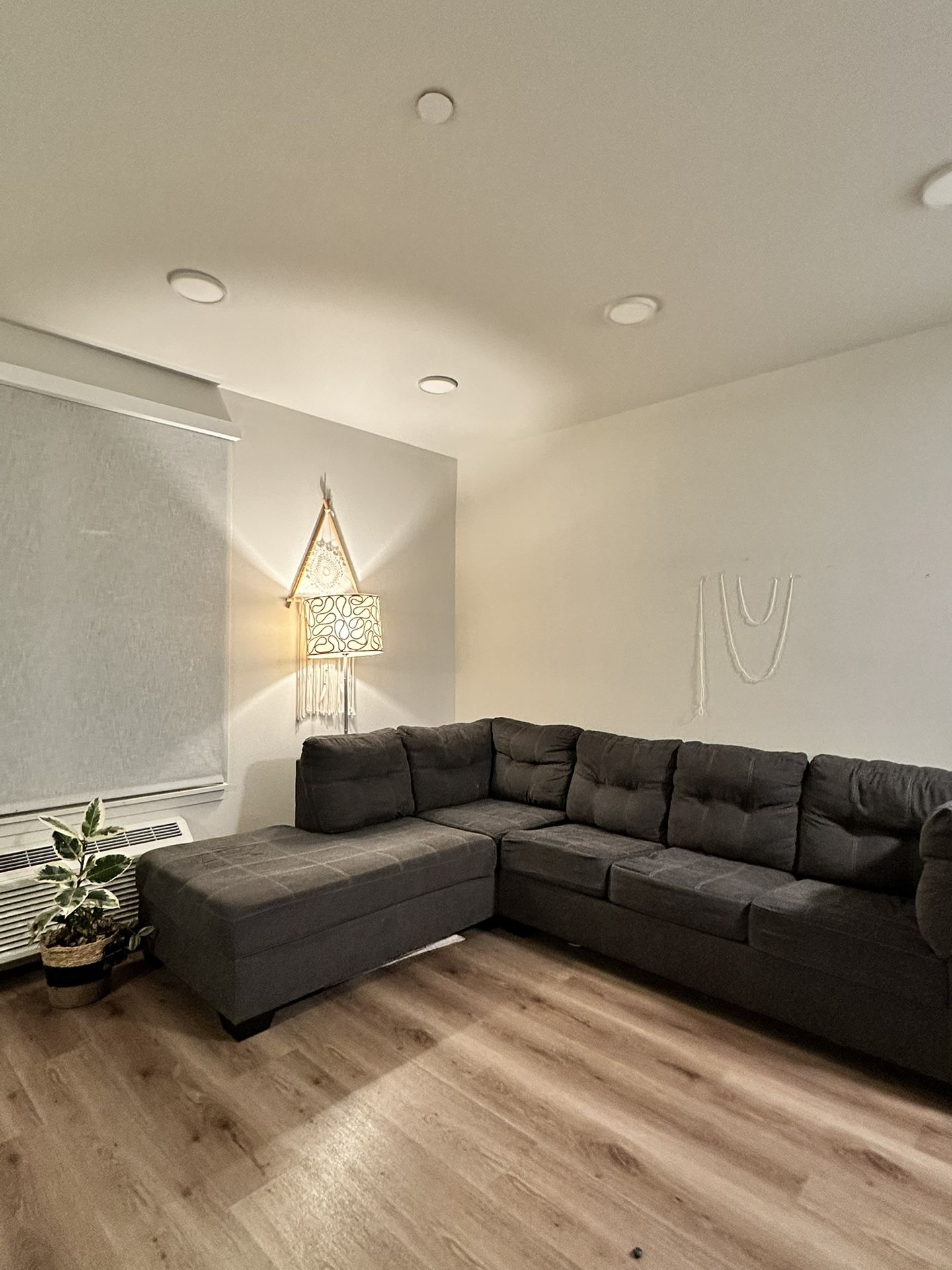 Signature Design By Ashley Maier 2-piece Full Size Sleeper Sectional Sofa with Chaise