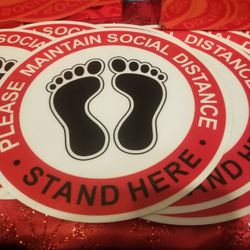 10 /ROUND STEP  VINYL FLOOR SIGNS  ( SOCIAL DISTANCE )