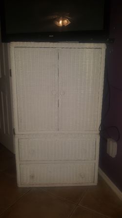 beautiful two-piece chest of drawers, in perfect conditions